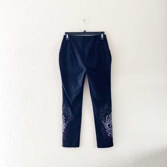 Chico’s a energy Medallion Embroidered Comfort Thick Leggings‎ - Picture 5 of 9